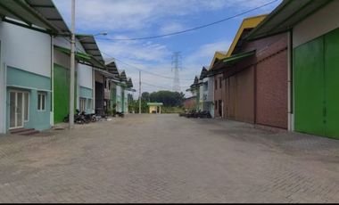 Gudang industri sumput krikilan luas 288 meter 2 M an