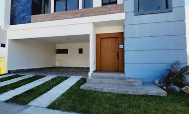 Casa CON ALBERCA y cuarto de servicio en PUNTA TIBURON