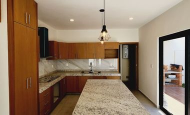 Casa CON ALBERCA y cuarto de servicio en PUNTA TIBURON