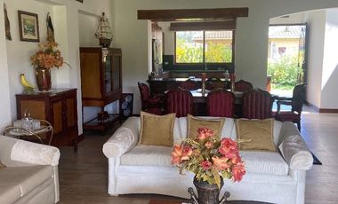 Venta Pakakuna Gardens en Checa villa amplia