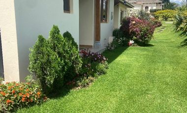 Venta Pakakuna Gardens en Checa villa amplia