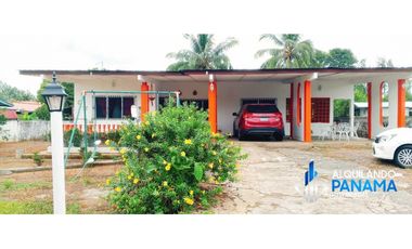 Se vende linda casa en excelente área de David, zona comercial