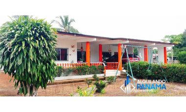Se vende linda casa en excelente área de David, zona comercial