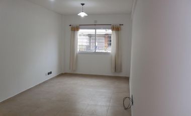 APTO CREDITO EXCELENTE DEPTO 1 AMBIENTE EN PLANTA BAJA PUEYRREDON 250