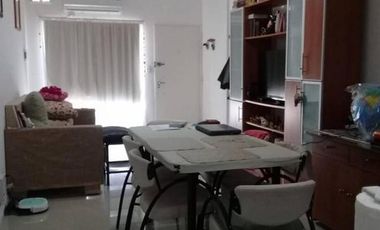 DEPARTAMENTO 2 AMB Y MEDIO CON PATIO Y GARAGE
