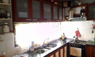 CASA DE 4 AMB. MAS DEPTO DE 3 AMB ADROGUE