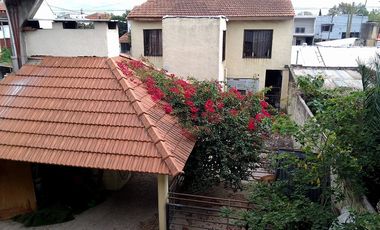 CASA DE 4 AMB. MAS DEPTO DE 3 AMB ADROGUE