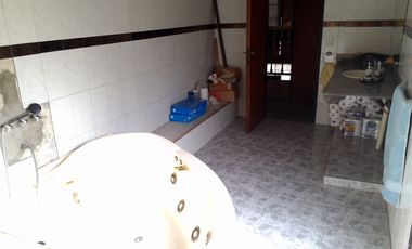 CASA DE 4 AMB. MAS DEPTO DE 3 AMB ADROGUE