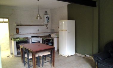 CASA DE 4 AMB. MAS DEPTO DE 3 AMB ADROGUE