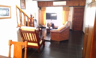 CASA DE 4 AMB. MAS DEPTO DE 3 AMB ADROGUE