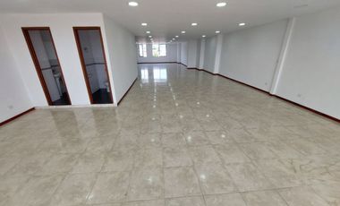 edificio en arriendo en libertadores. Cod A6841