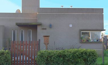 2025 - EN ALQUILER - PINAMAR - OSTENDE - MODERNA CASA 3 DORM 3 BAÃOS Y QUINCHO