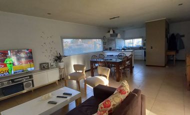 2025 - EN ALQUILER - PINAMAR - OSTENDE - MODERNA CASA 3 DORM 3 BAÃOS Y QUINCHO