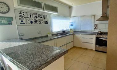 2025 - EN ALQUILER - PINAMAR - OSTENDE - MODERNA CASA 3 DORM 3 BAÃOS Y QUINCHO