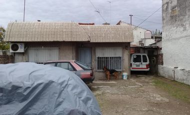 CASA AMERICANA,EN LOTE DE 15X50