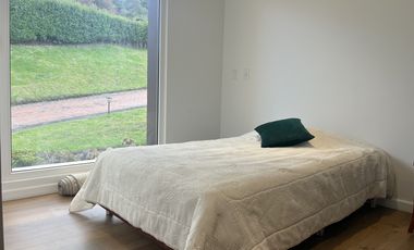 casa en arriendo en la calera. Cod A121133014