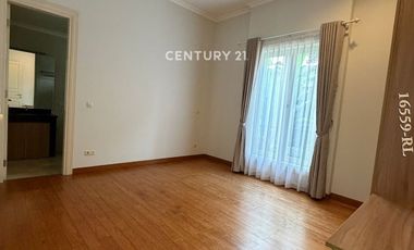 Disewakan Rumah Siap Huni Row Jalan Besar Dekat Pondok Indah Mall