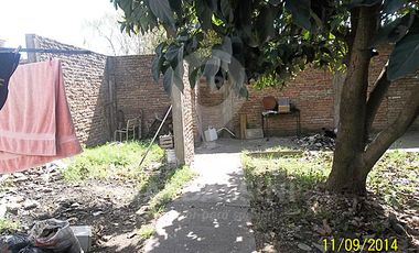 BURZACO - MINISTRO RIVADAVIA - CASA AMPLIA CON 2 LOCALES Y FONDO - ESCRITURADA -  TERRENO DE 10 X 30 -