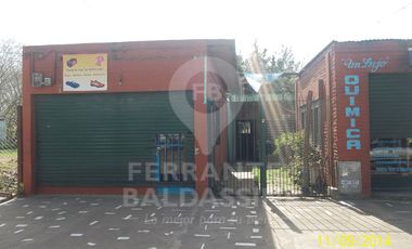 BURZACO - MINISTRO RIVADAVIA - CASA AMPLIA CON 2 LOCALES Y FONDO - ESCRITURADA -  TERRENO DE 10 X 30 -