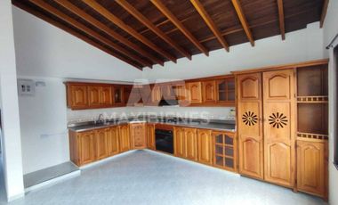 casa en arriendo en mesa. Cod A57036