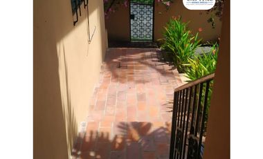 SE VENDE CASA DE ESQUINA EN ALTOS DE BETHANIA