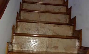 CASA DE 5 AMBIENTES EN LOTE PROPIO . SUP. 10 mts X 20 mts. ¡¡¡ ESTADO IMPECABLE Y MODERNO