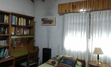 CASA DE 5 AMBIENTES EN LOTE PROPIO . SUP. 10 mts X 20 mts. ¡¡¡ ESTADO IMPECABLE Y MODERNO