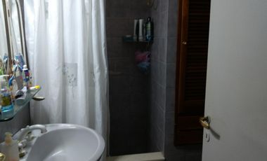 CASA DE 5 AMBIENTES EN LOTE PROPIO . SUP. 10 mts X 20 mts. ¡¡¡ ESTADO IMPECABLE Y MODERNO