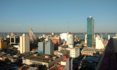IMPONENTE PISO EN VENTA SOBRE CALLE CÓRDOBA. TRES DORMITORIOS MAS DEPENDENCIA DE SERVICIO. ÚNICO.-