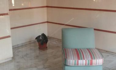 IMPONENTE PISO EN VENTA SOBRE CALLE CÓRDOBA. TRES DORMITORIOS MAS DEPENDENCIA DE SERVICIO. ÚNICO.-