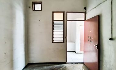 Rumah LB 100 Strategis 8 Mnt ke Stasiun Klender Baru Siap Huni J-41160