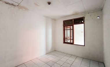 Rumah LB 100 Strategis 8 Mnt ke Stasiun Klender Baru Siap Huni J-41160