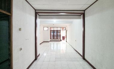 Rumah LB 100 Strategis 8 Mnt ke Stasiun Klender Baru Siap Huni J-41160