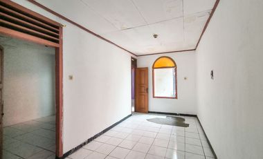 Rumah LB 100 Strategis 8 Mnt ke Stasiun Klender Baru Siap Huni J-41160