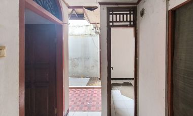 Rumah LB 100 Strategis 8 Mnt ke Stasiun Klender Baru Siap Huni J-41160