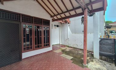 Rumah LB 100 Strategis 8 Mnt ke Stasiun Klender Baru Siap Huni J-41160