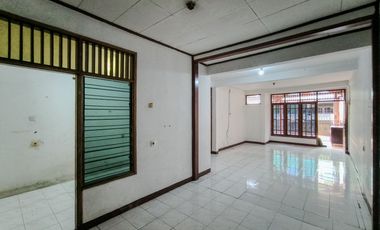 Rumah LB 100 Strategis 8 Mnt ke Stasiun Klender Baru Siap Huni J-41160