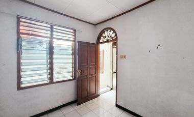 Rumah LB 100 Strategis 8 Mnt ke Stasiun Klender Baru Siap Huni J-41160