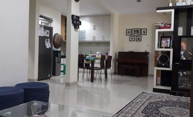 Townhouse, SHM, One Gate System, lokasi depan taman komplek, Cirendeu