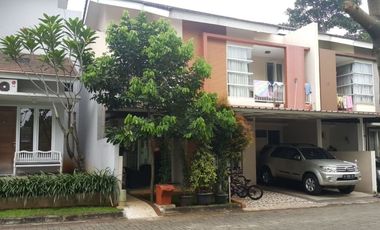 Townhouse, SHM, One Gate System, lokasi depan taman komplek, Cirendeu