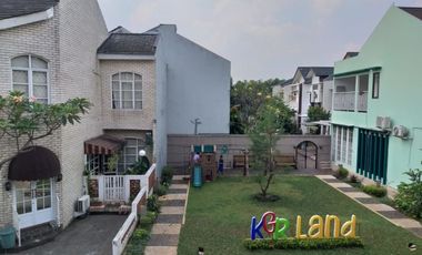 Townhouse, SHM, One Gate System, lokasi depan taman komplek, Cirendeu