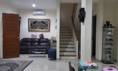 Townhouse, SHM, One Gate System, lokasi depan taman komplek, Cirendeu