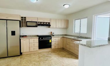 CASAS EN VENTA CON ROOF, FRACCIONAMIENTO CON VIGILANCIA ATRÁS DE PLAZA SAN DIEGO