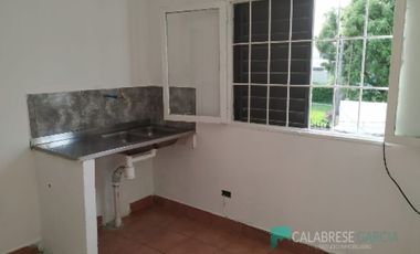 Alquilo departamento en Planta Alta de 1 dormitorio en Garrigo casi Miguel David