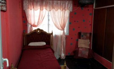 CASA CON 3 DORMITORIOS A UNA CUADRA DE PTE PERON