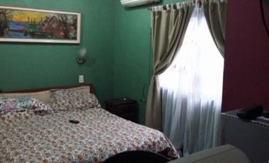 CASA CON 3 DORMITORIOS A UNA CUADRA DE PTE PERON