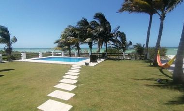 CASA WALKER EN CHICXULUB A LA ORILLA DEL MAR