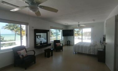 CASA WALKER EN CHICXULUB A LA ORILLA DEL MAR