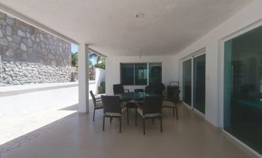 CASA WALKER EN CHICXULUB A LA ORILLA DEL MAR