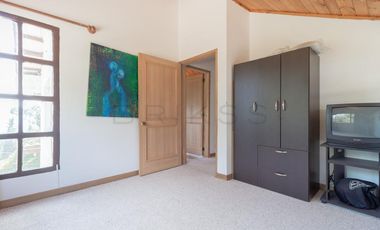 casa en arriendo/venta en la calera. Cod V6390